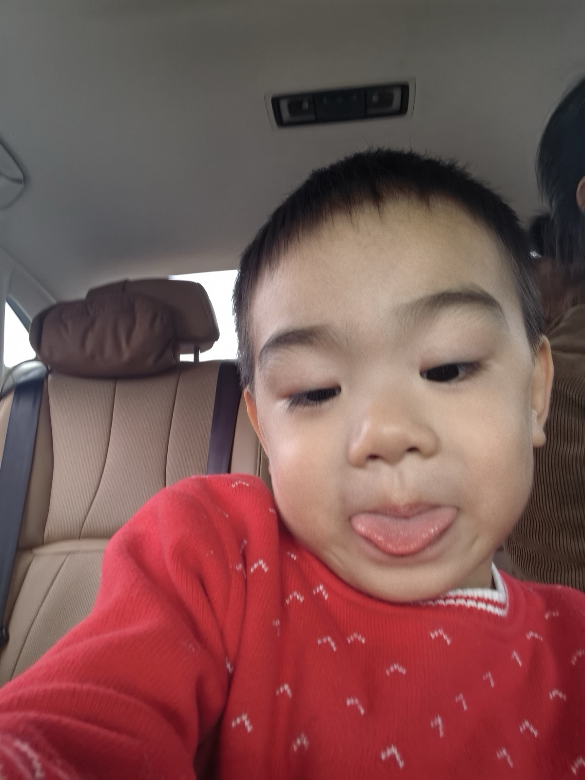 吐舌头自拍